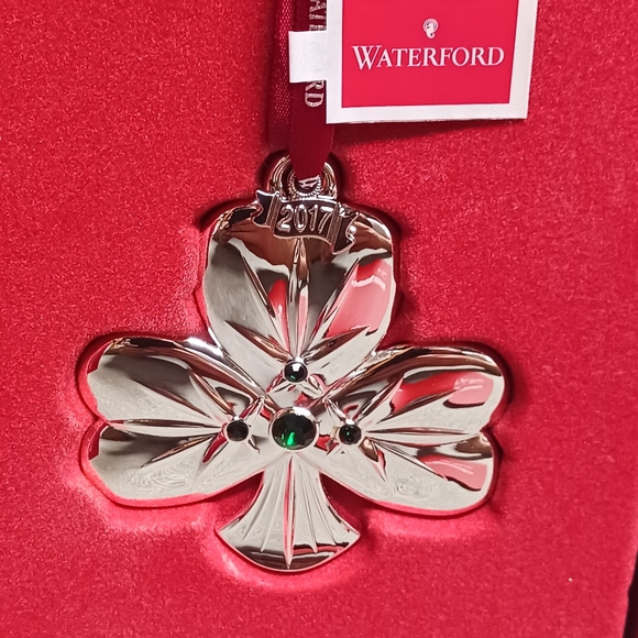 Waterford 2017 Shamrock Silver Ornament - Picture 2 of 12
